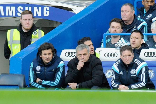 Jos Mourinho, en el banquillo de Stamford Bridge.