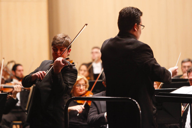 El violinista Carlos Rafael Martnez, en su concierto con la OFM....