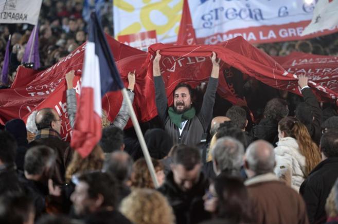 Los simpatizantes de Syriza celebran la victoria de la coalicin...