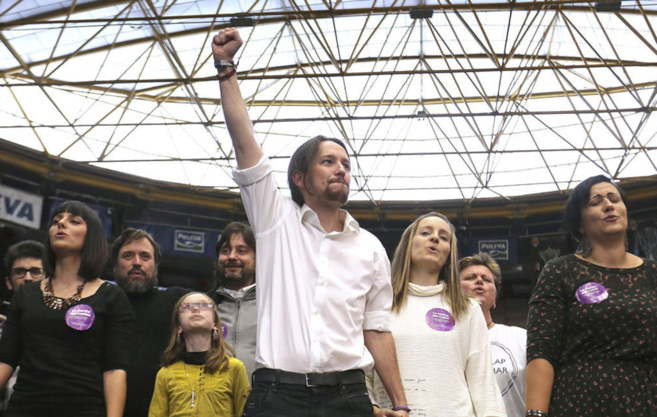 Pablo Iglesias y el resto de líderes de Podemos cantan 'Al...