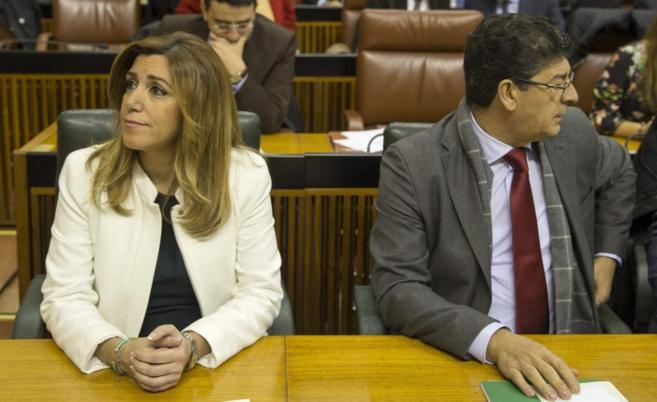 Susana Daz, ayer en el Pleno, junto al ya ex vicepresidente andaluz...