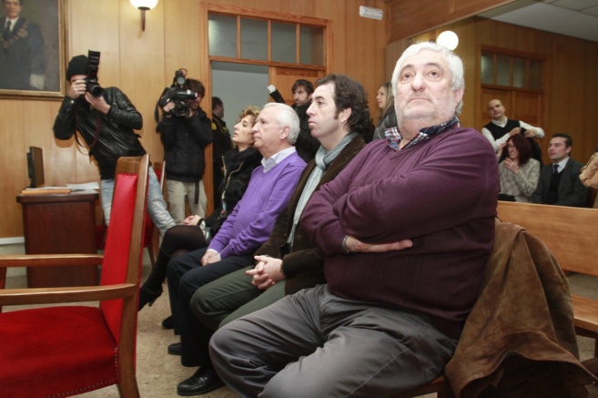 Bernat Coll y los otros tres regidores del Ayuntamiento sentados hoy...