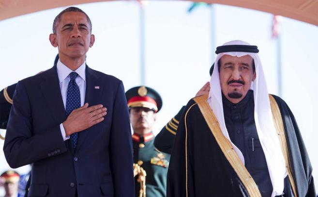 El presidente de EEUU, Barack Obama, recibido por el rey saudí,...