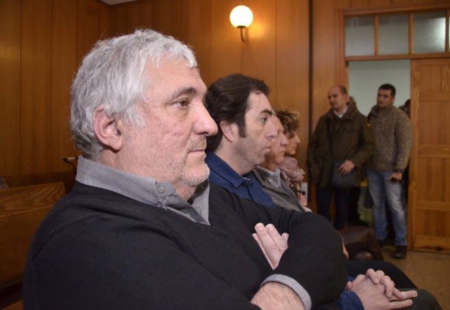 El alcalde de Lloseta, Bernat Coll y los otros tres concejales, hoy en...