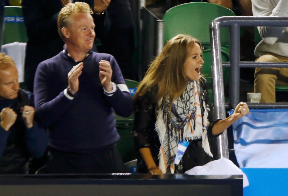 Kim Sears (d) celebra la victoria de Andy Murray.