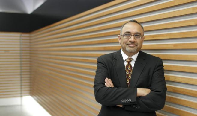 El profesor Sanjay Emani Sarma en las oficinas de Ferrovial.