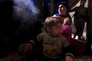 Una familia de vuelta en Kobane.