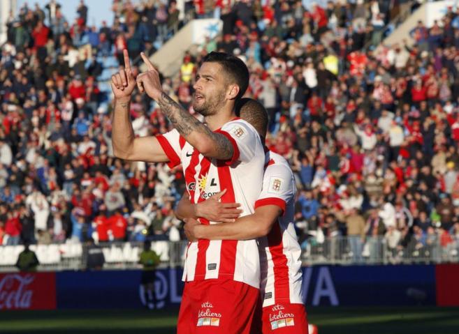 Edgar Mndez celebra el gol de la victoria del Almera.