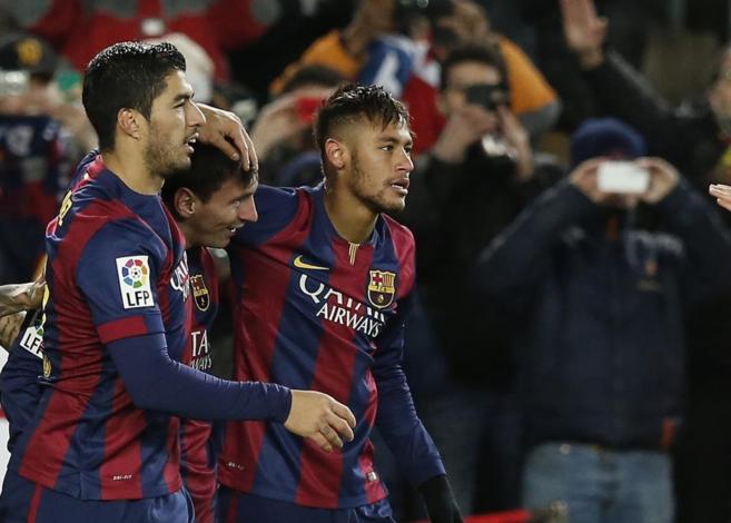Luis Surez celebra con Messi y Neymar uno de los goles al...