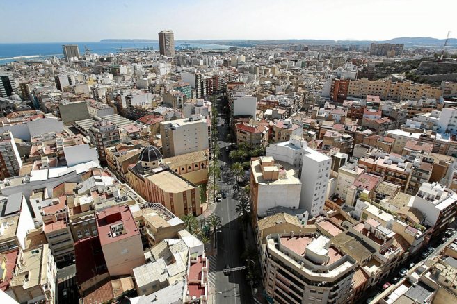 Panormica del centro de la ciudad de Alicante donde se mantena la...