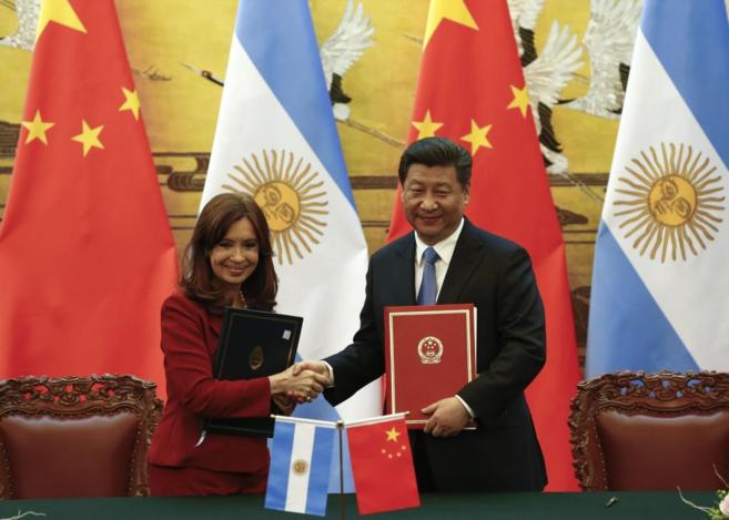 La presidenta de argentina, Cristina Fernndez de Kirchner, junto al...