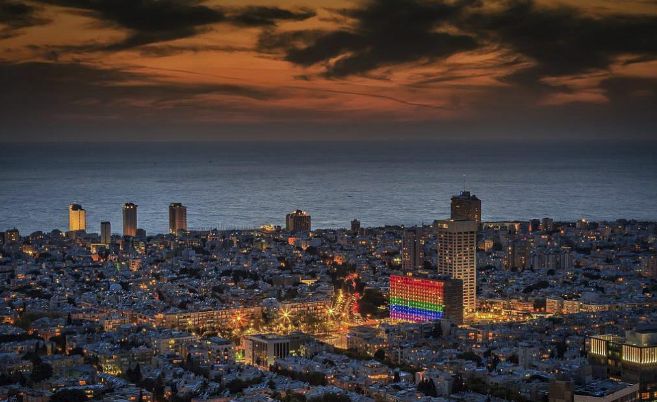 Aspecto de la ciudad de Tel Aviv, completamente iluminada.