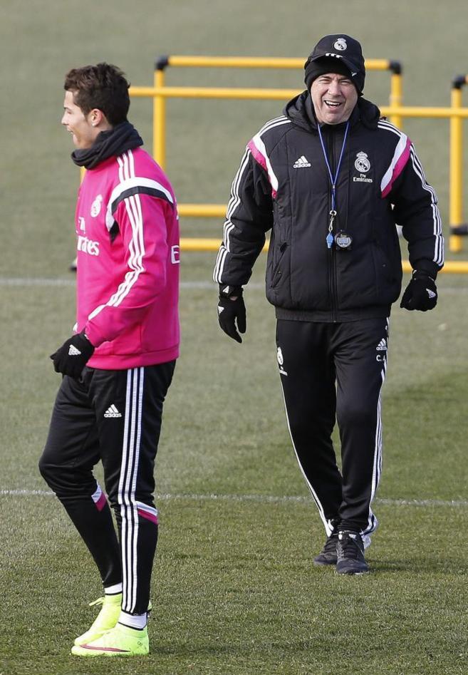 Cristiano y Ancelotti, durante un entrenamiento.