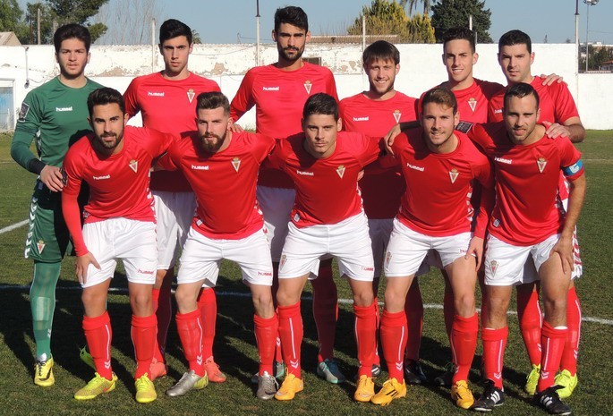Los jugadores del Murcia Imperial posan antes de su partido frente al...