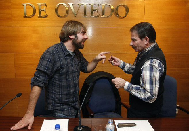 Daniel Ripa (izqda.), candidato a la secretara general de Podemos en...