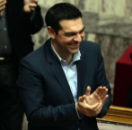 Alexis Tsipras celebra el resultado de la votacin del Parlamento...