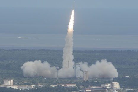 El cohete 'Vega' en el que viaja la nave 'IXV',...