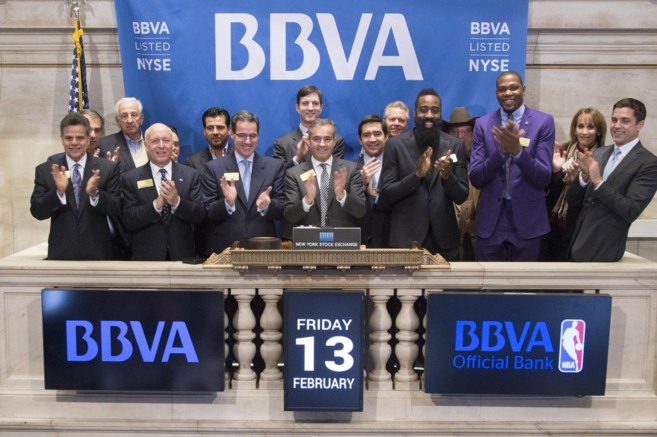 Harden y Durant, junto a los responsables del BBVA, en Wall Street