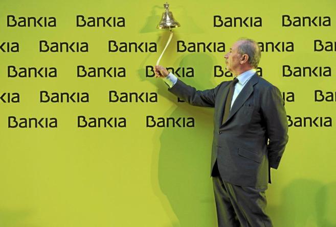 Rodrigo Rato toca la campana de la salida a Bolsa de Bankia.