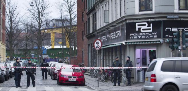 Polica danesa en el lugar donde se produjo el segundo atentado este...