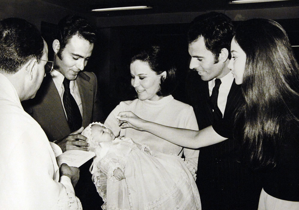 El 3 de septiembre de 1971, Isabel Preysler dio a luz a su primer...
