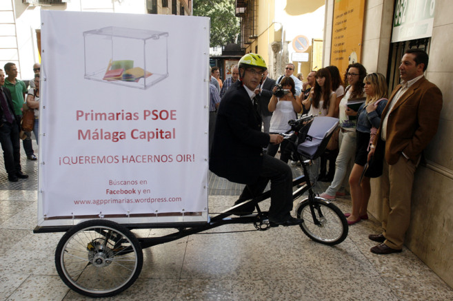 Trillo, con un cartel exigiendo primarias en el PSOE de Mlaga.