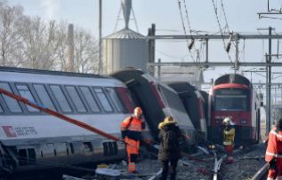 Choque de trenes en la localidad suiza de Rafz. AFP