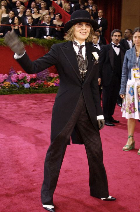 Diane Keaton y su traje de Ralph Lauren (combinado con bombn)...