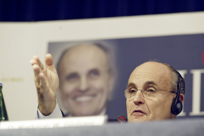 El ex alcalde de Nueva York, Rudolph Giuliani, durante una rueda de...