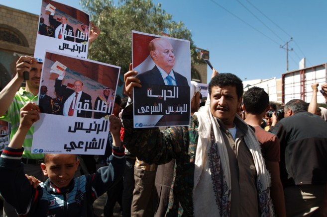 Manifestantes yemenes se manifiestan en apoyo del presidente yemen...
