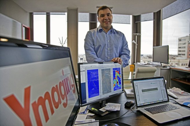 El CEO de Ymaging, Ivan Amat, en su despacho