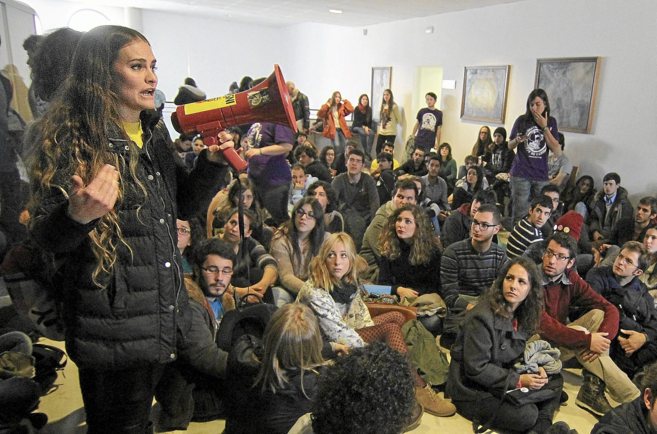 Protesta de estudiantes en la Facultad de Derecho de Sevilla el pasado...