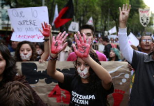 Manifestacin contra la desaparicin de los 43 estudiantes