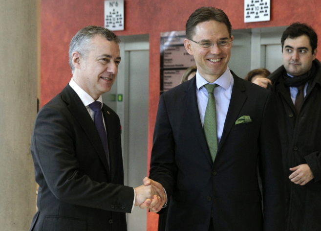 El lehendakari Urkullu con el vicepresidente de la Comisin Europea,...