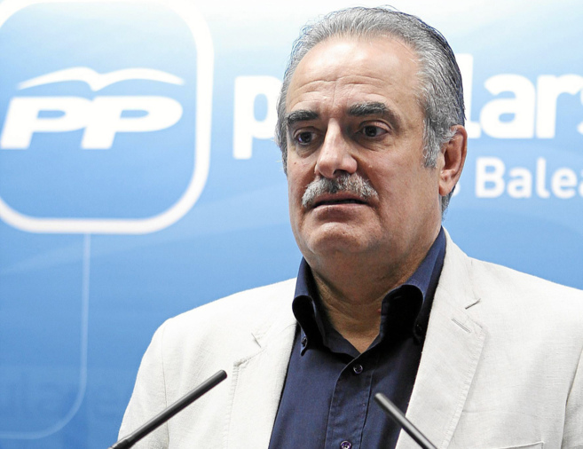 El portavoz del PP balear, Miquel Ramis, durante una rueda de prensa.