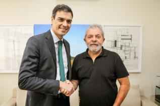 Pedro Snchez y el ex presidente brasileo Luiz Incio Lula da...