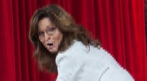 La ex gobernadora de Alaska Sarah Palin saluda duranta la 42 edicin...