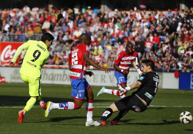 Luis Surez anota el segundo gol del Barcelona en Granada