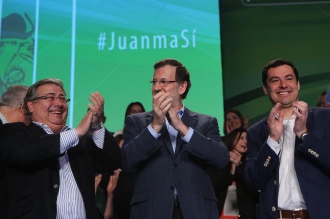 Juan Ignacio Zoido, Mariano Rajoy y Juan Manuel Moreno, en el mitin de...