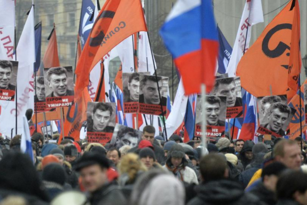 Partidarios de la oposicin en Rusia en la marcha en memoria de Boris...