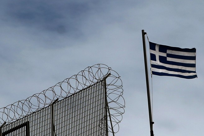 La bandera griega ondea en Atenas.