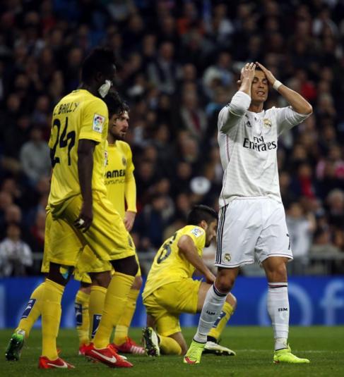 Cristiano se lamenta tras una ocasin fallada ante el Villarreal..