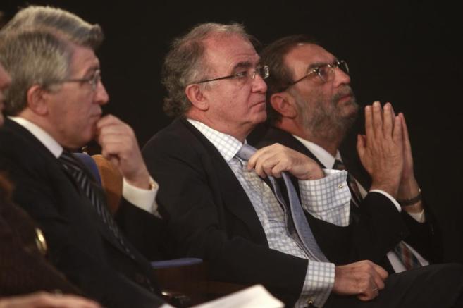 Pedro Prez (centro) en un acto cuando era presidente de FAPAE