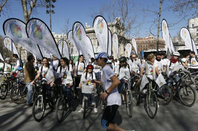 Participantes en la 'biclicletada' convocada esta mañana en Madrid.