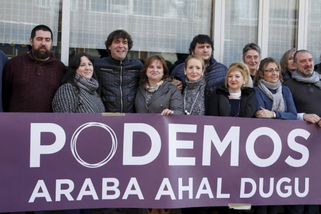 Varios integrantes de la direccin de Podemos Ahal Dugu en Vitoria,...