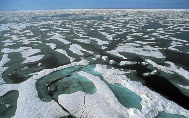 Deshielo del casquete polar en el Océano Glaciar Ártico.