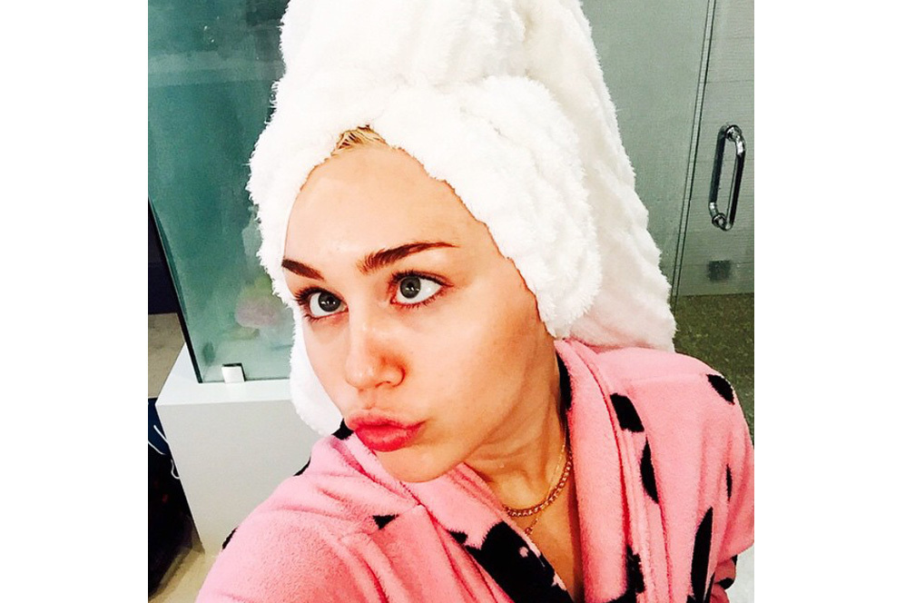 Miley Cyrus es la reina de los 'selfies' más divertidos. Hace solo...