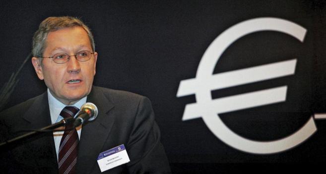 El director ejecutivo del Fondo Europeo de Estabilidad Financiera,...