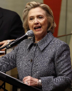La ex secretaria de Estado estadounidense Hillary Clinton en una rueda...