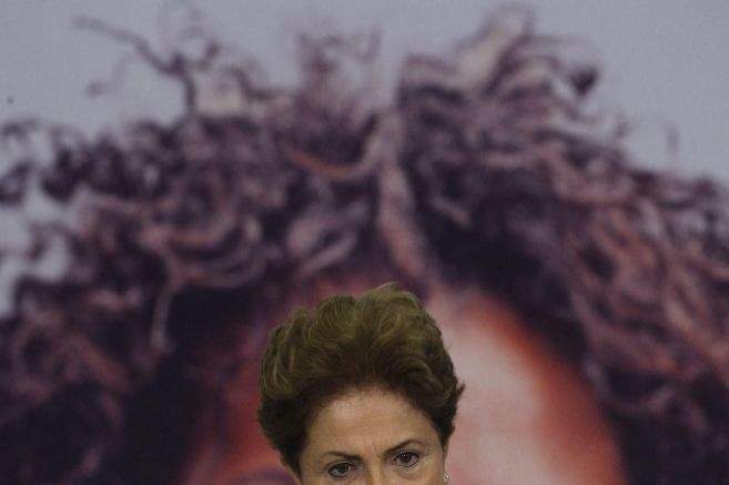 Dilma Rousseff responde a las acusaciones este lunes en el palacio...